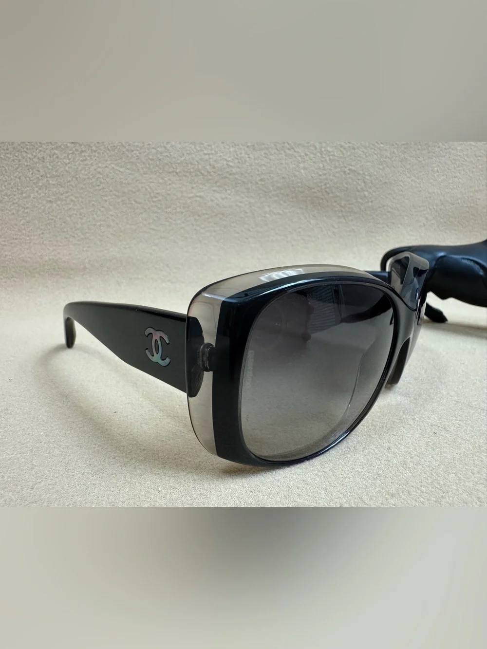 CHANEL Black Sunglasses with Iridescent CC Emblem
